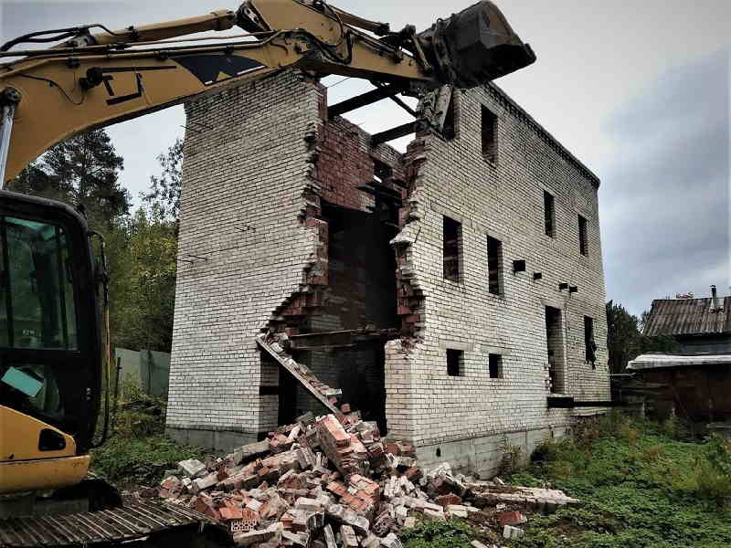 Демонтаж домов из кирпича