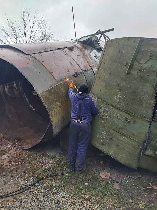 Снос многоэтажного здания с применением спецтехники