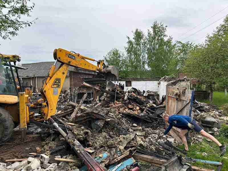 Демонтаж бетонных сооружений с использованием гидромолота